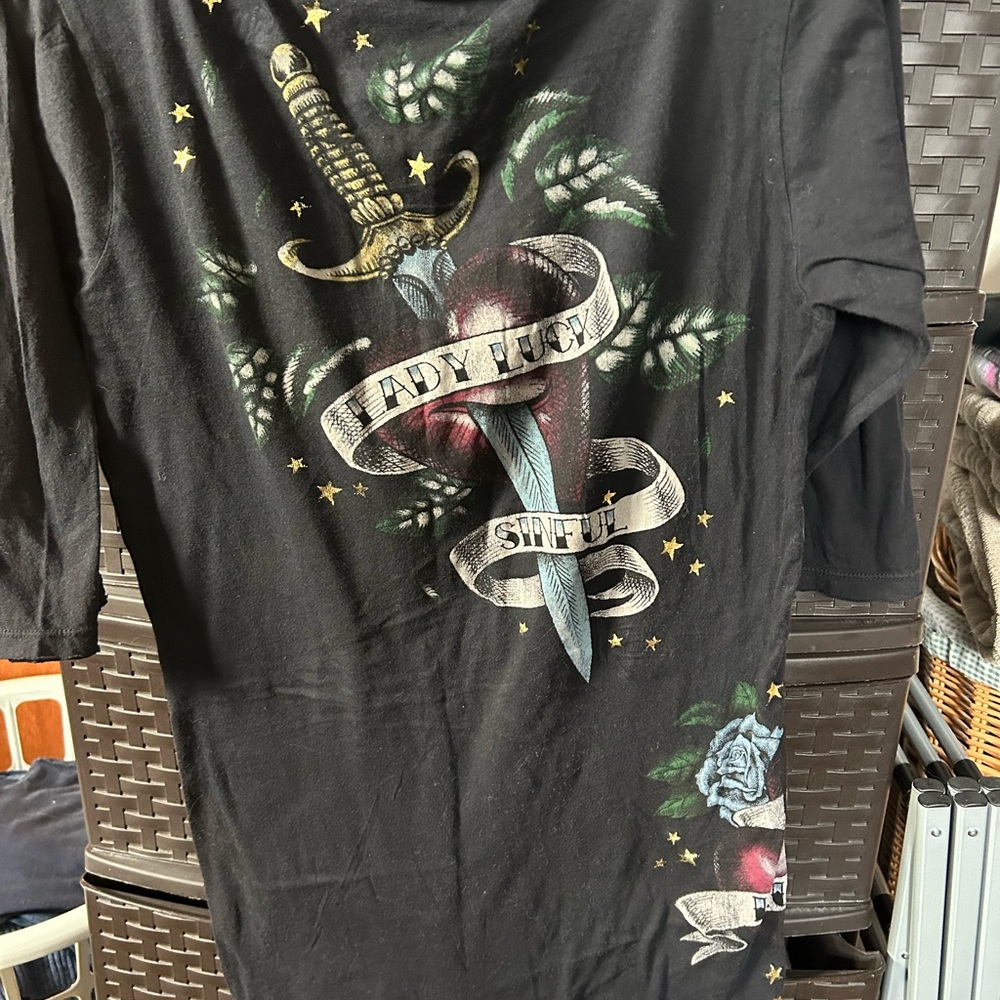 Black Graphic Women's Top new w/o tags - Picture 2 of 4